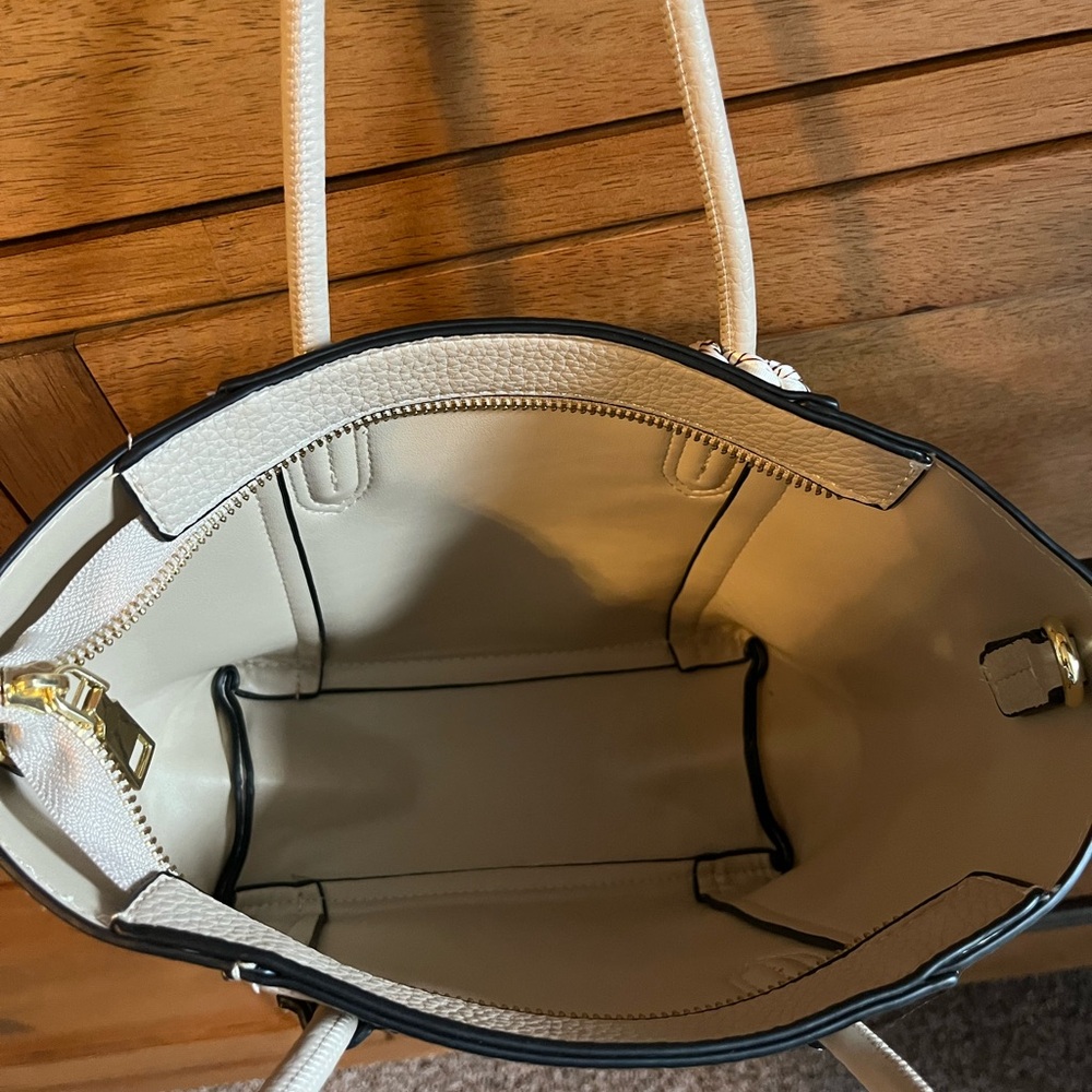 Elegant Cream Tote Bag - Picture 5 of 6